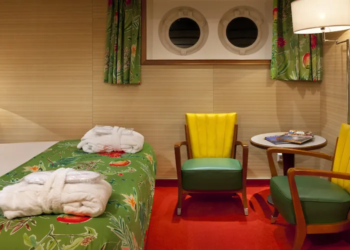 Ss By Westcord Hotel