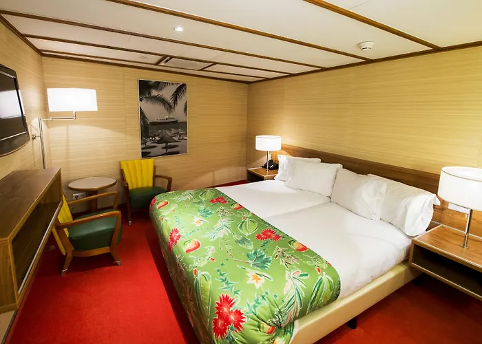 Ss By Westcord Hotel