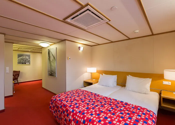 Ss By Westcord Hotel