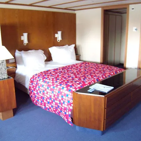 Ss By Westcord Hotel