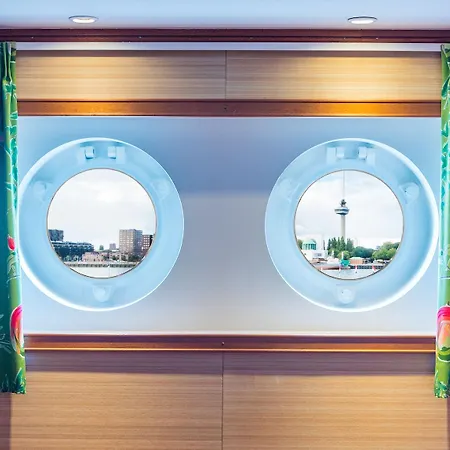 Ss By Westcord Hotel 4*
