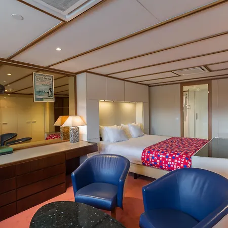 Ss By Westcord Hotel
