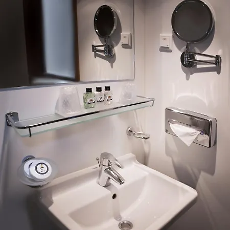 Ss By Westcord Hotel 4*