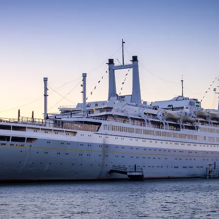 Ss By Westcord Hotel