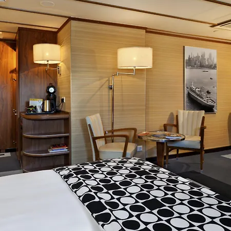 Ss By Westcord Hotel