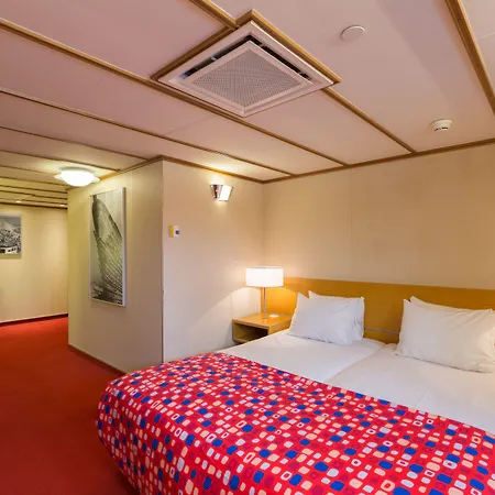 Ss By Westcord Hotel