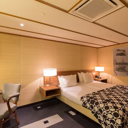 Ss By Westcord Hotel