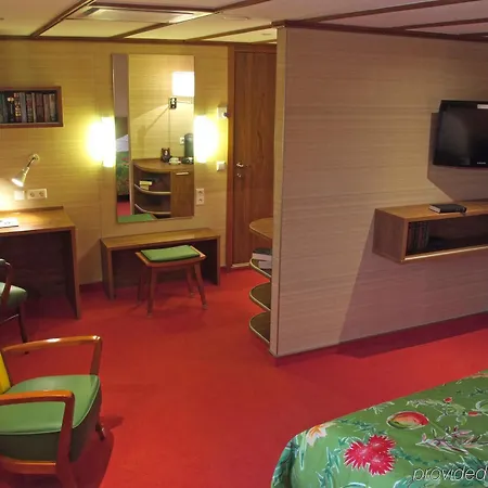 Ss By Westcord Hotel 4*